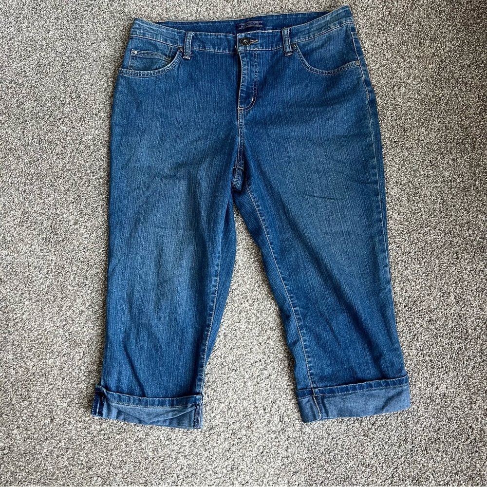 Bandolino Mandi Medium Wash Cuffed Capri Jeans, Size 10